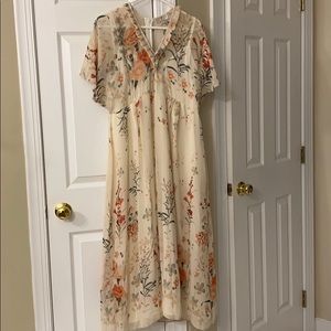 Beautiful maternity dress!